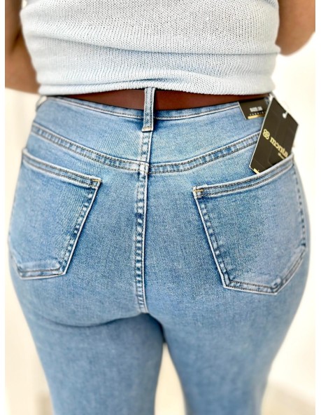 Francis Primavera 2026